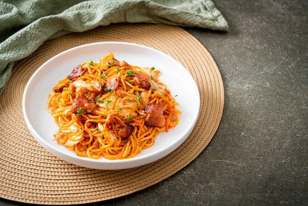 stir-fried spaghetti with kimchi and bacon - fusion food style