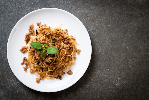 stir-fried spaghetti with minced pork and basil