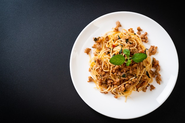 stir-fried spaghetti with minced pork and basil