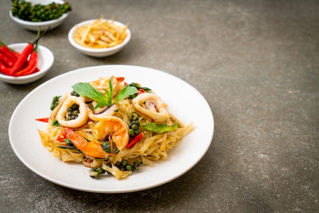 stir fried spicy noodles with sea food