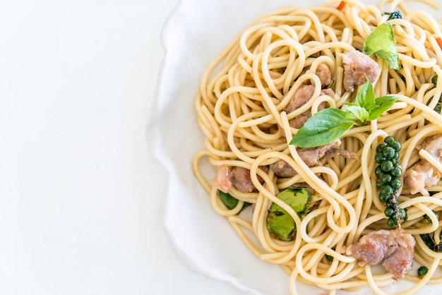 stir-fried spicy spaghetti with pork