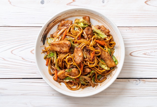 stir-fried yakisoba noodle with pork