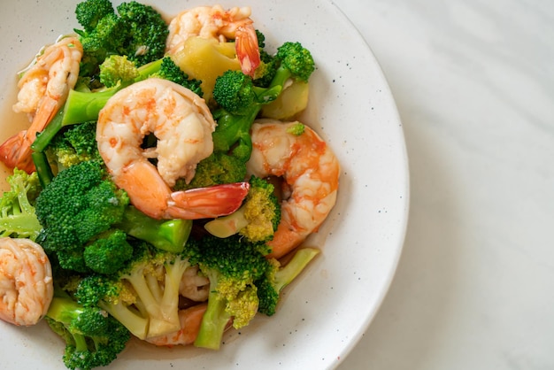 Stirfried broccoli with shrimps