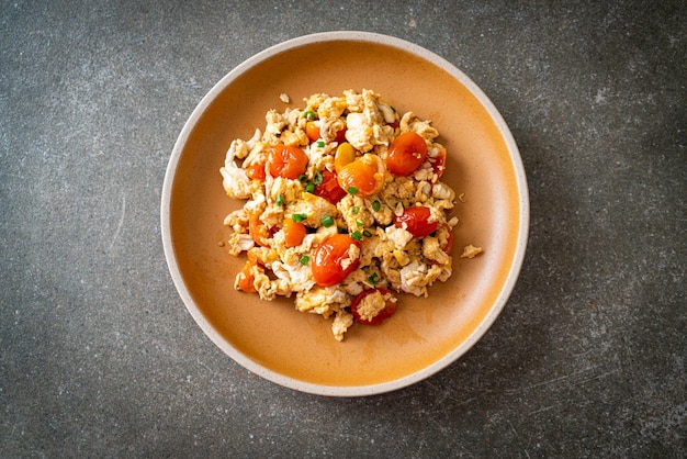 Stirfried tomatoes with egg on plate