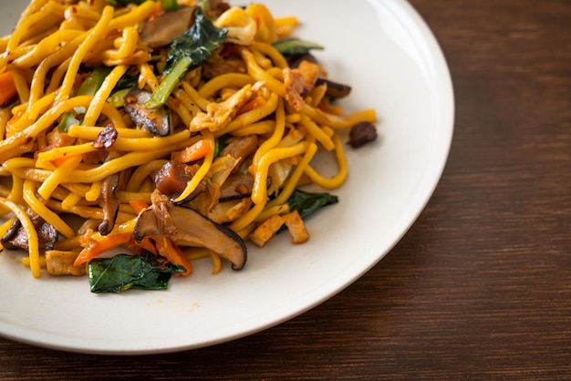 Stirfried yakisoba noodles with vegetable in vegan style