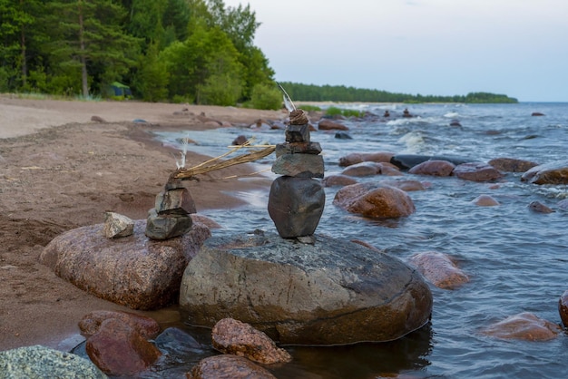 The stones are displayed in pyramids on the shore of the lake