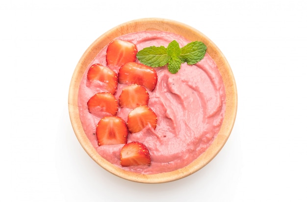 strawberry smoothies bowl