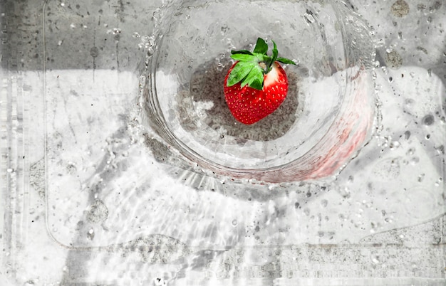 Strawberry splashes in water