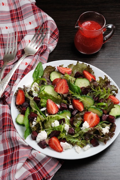 Photo strawberry vinaigrette salad