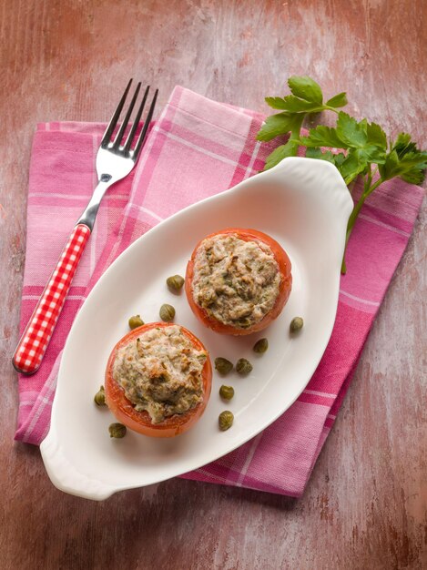 Stuffed tomatoes with tuna and capers