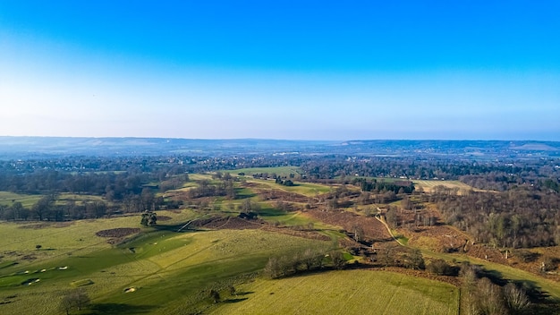 Photo stunning blue sky footage and landscape taken with a drone