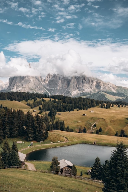 Photo stunning landscape of alpe di siusi in the dolomites