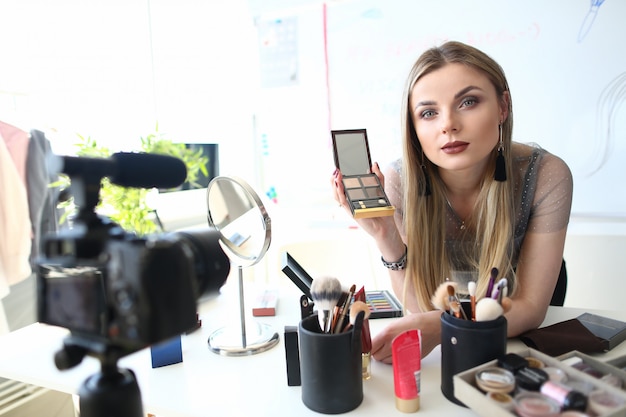 Stylish Blogger Recording Beauty Blog Tutorial