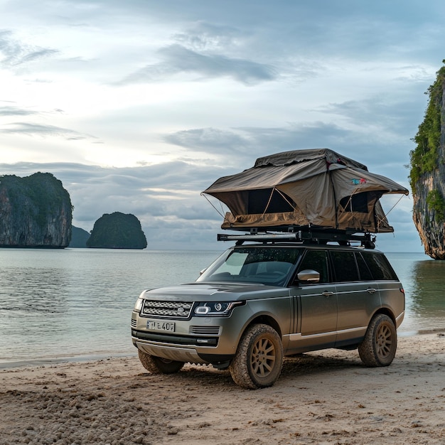 Photo a stylish offroad vehicle parked on a sandy beach the vehicle features a rooftop tent