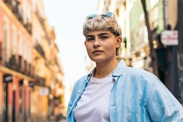 Photo stylish teenager girl with short hair portrait