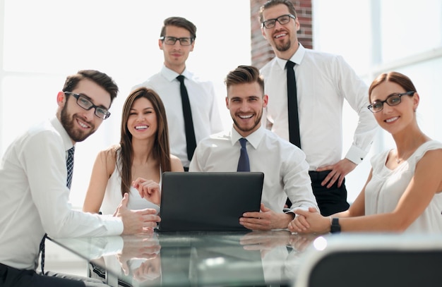 Successful business team at the Desk in the officethe concept of teamwork