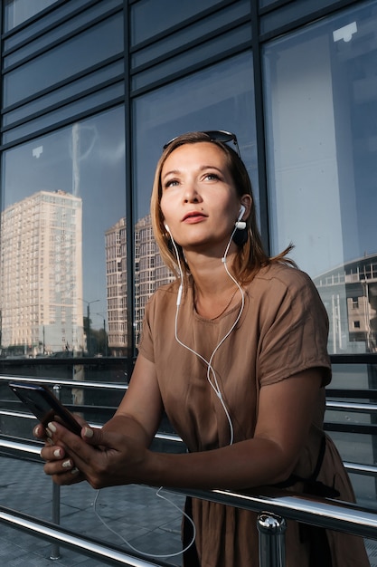 A successful, business woman. The style of a business woman.