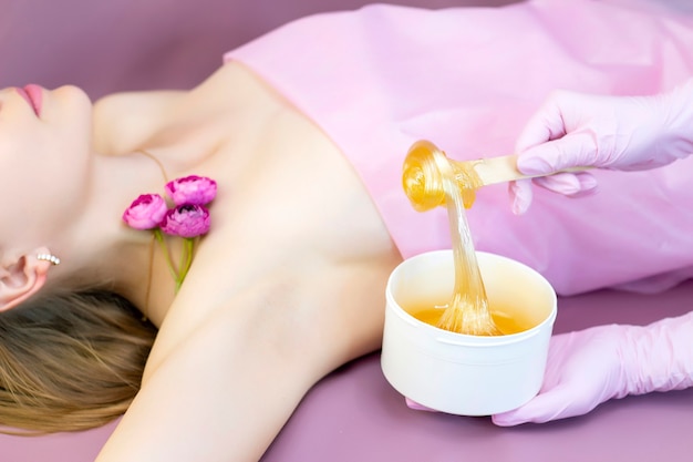 Sugaring epilation with liquate sugar armpit