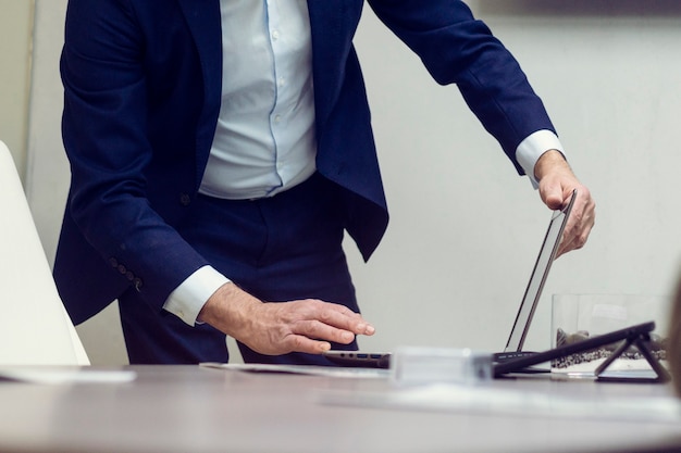 Suit dressed man using laptop in the office