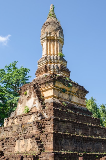 Sukhothai style stupa