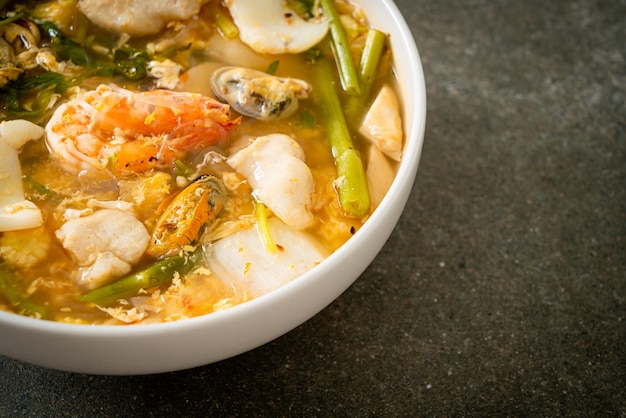 Sukiyaki soup with seafood bowl