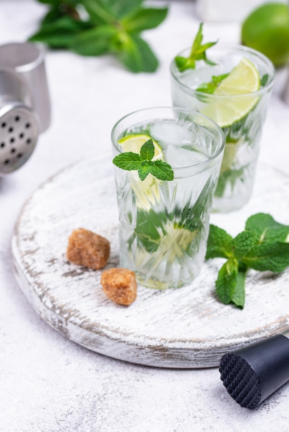 Summer cocktail with lime and mint