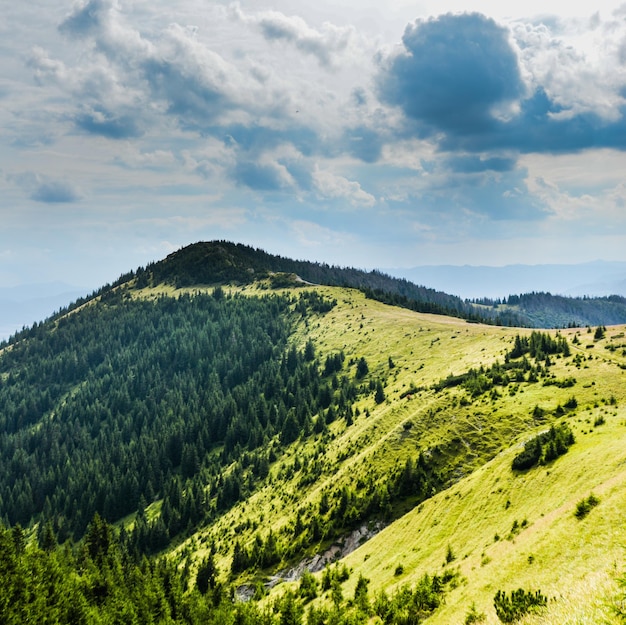 Photo summer colorful mountains scenery with clouds. babky hill in west tatras, liptov, slovakia