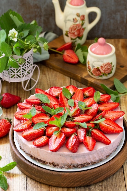 Summer diet dessert without baking Glutenfree birthday menus Strawberry cheesecake on a granola