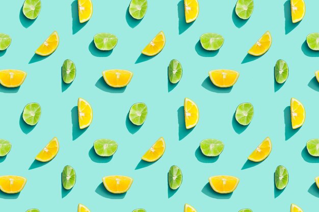 Photo summer fruits top view bright juice citrus lemon and lime on blue background healthy fruit food