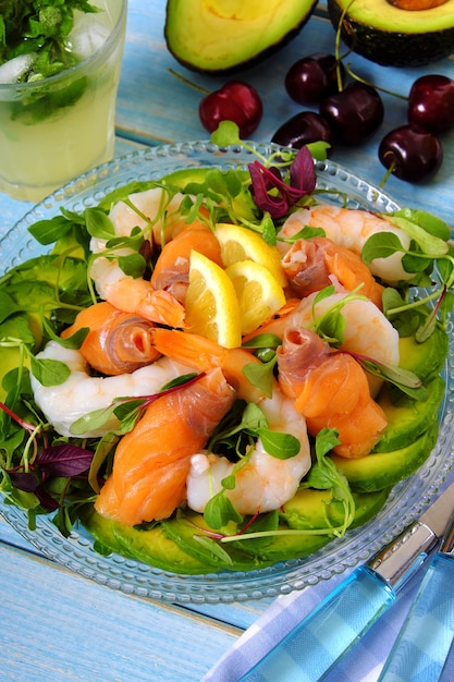 Summer salad with Salmon and prawn 