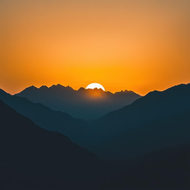 Photo sun setting behind silhouetted mountain range