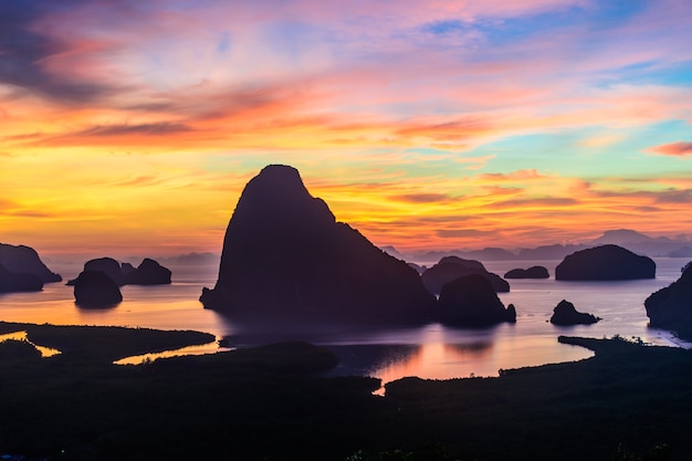 Photo sunrise at samed nangshe in phang nga province at thailand