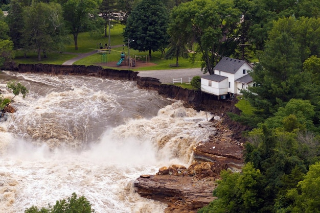 Surrounded by water on one side and a cliff on the other this house is a true escape