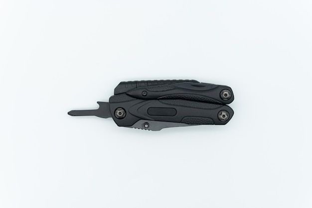 Survival multi-tool that can use various tools at once