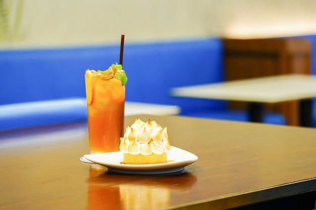 Sweet and beverate Ice lemen tea and ice milk green tea with crown pie cake