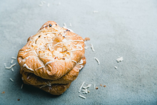 Sweet bun with cottage cheese and apple jam