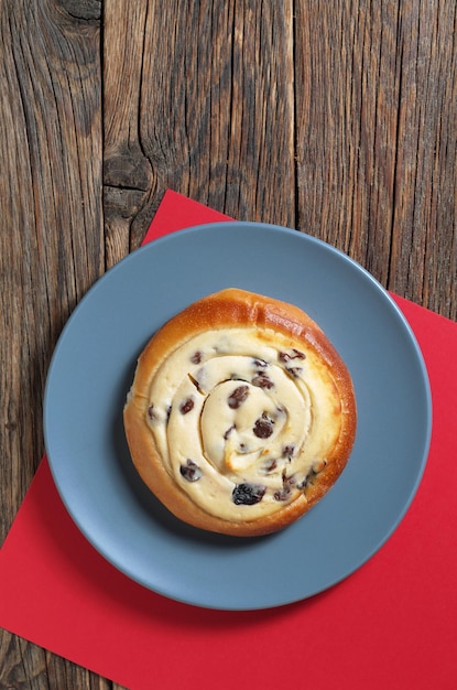 Sweet bun with cottage cheese and raisins