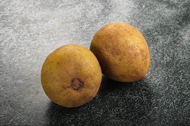 Photo sweet exotic tropical fruit sapodilla