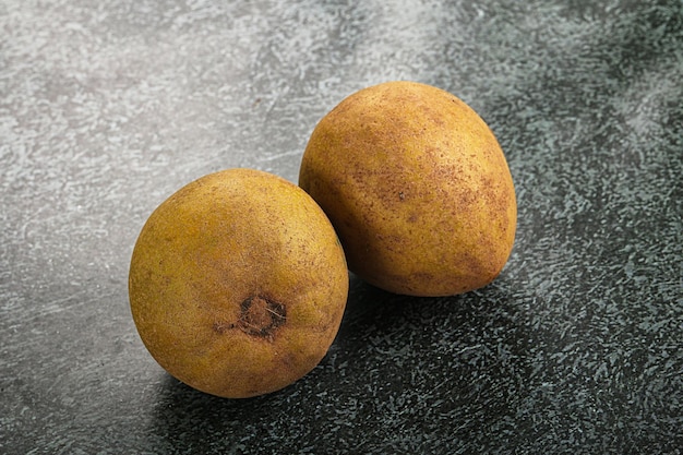 Photo sweet exotic tropical fruit sapodilla