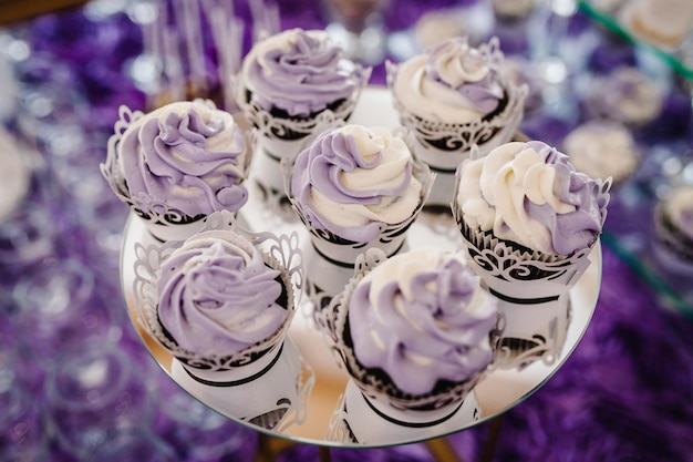 Photo sweet table table with sweets buffet dessert table for a party goodies for the wedding close up