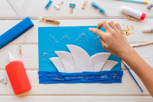 Sydney opera house collage. Application for kids. Australia card with Sydney opera house from paper. DIY. Instructions.