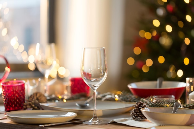 table setting for christmas dinner at home