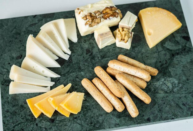 Photo a table with varieties of ripened and soft cheeses