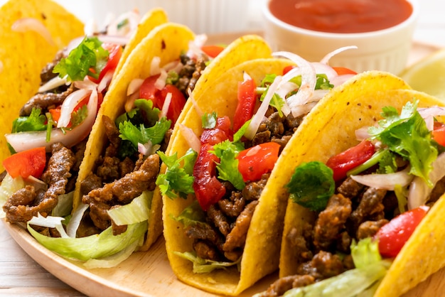 tacos with meat and vegetables 