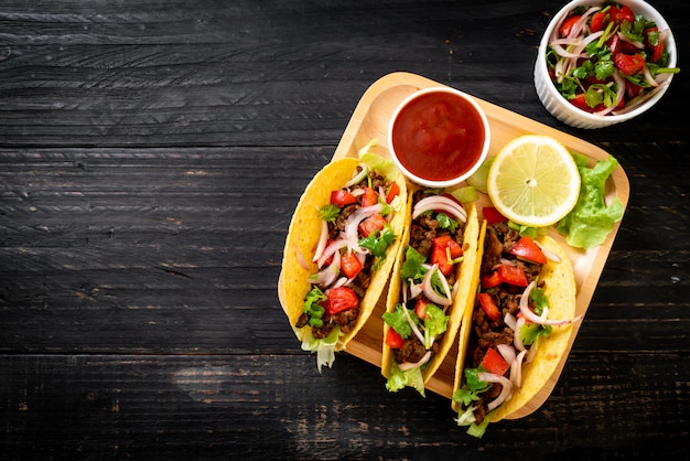 tacos with meat and vegetables 