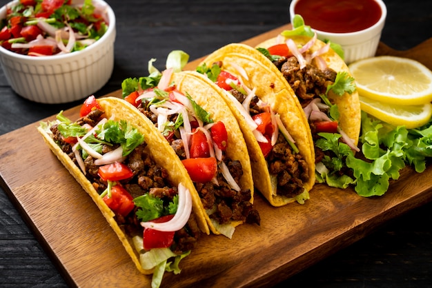 tacos with meat and vegetables 