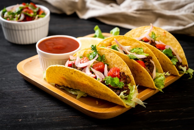 tacos with meat and vegetables 