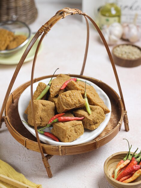 Photo tahu goreng or fried tofu. made from soy beans