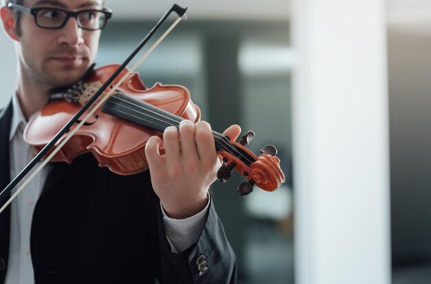 Talented violinist solo performance