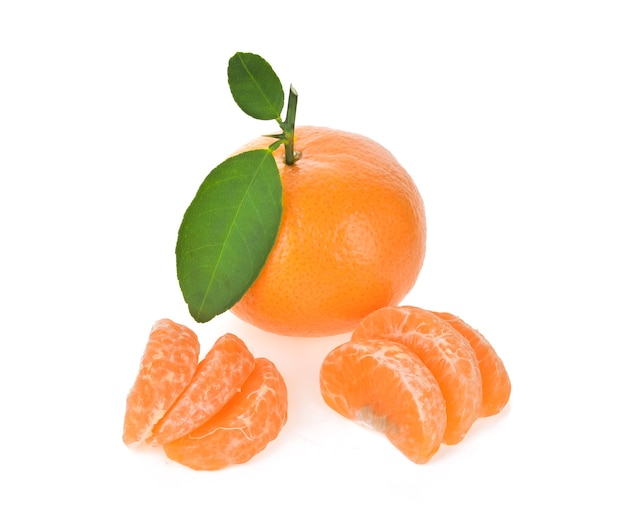 Tangerines with leaves and slices